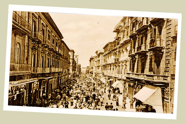 Cartolina Vista Storica Via D'Aquino a Taranto